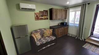 Гостиница Альбатрос Бетта Улучшенный семейный номер-1